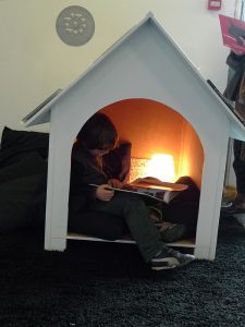 « Dans la cabane », un coin lecture pour les tous petits, photo Frac Aquitaine